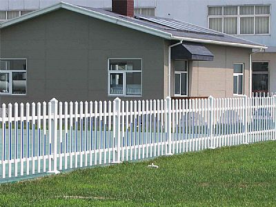内蒙古PVC草坪塑钢护栏