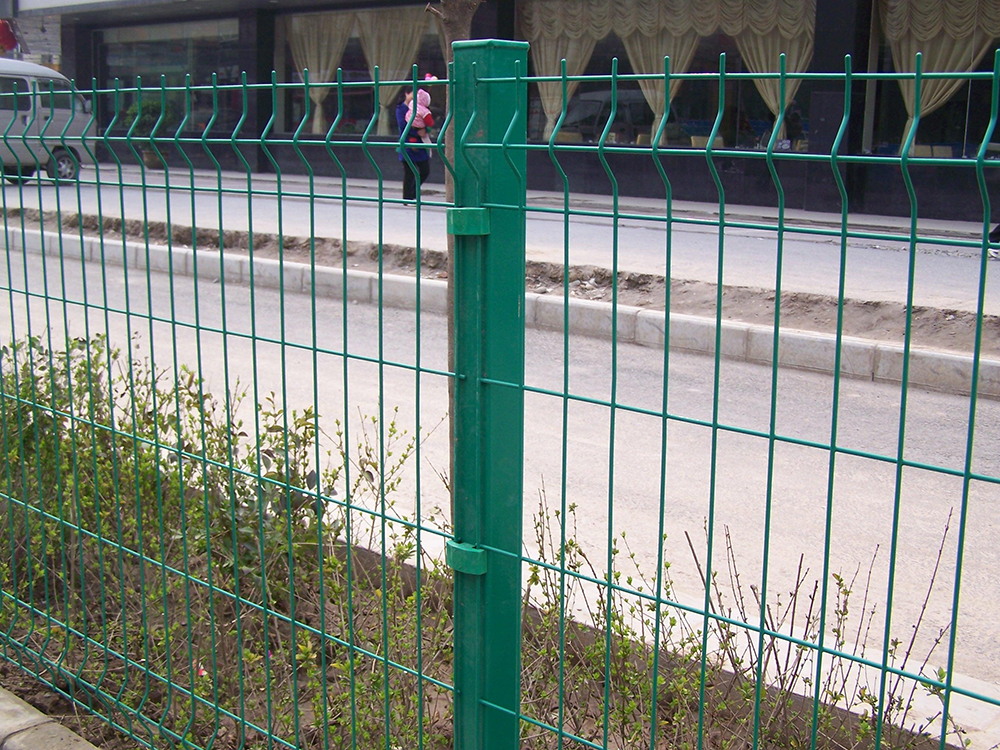道路护栏网生产商
